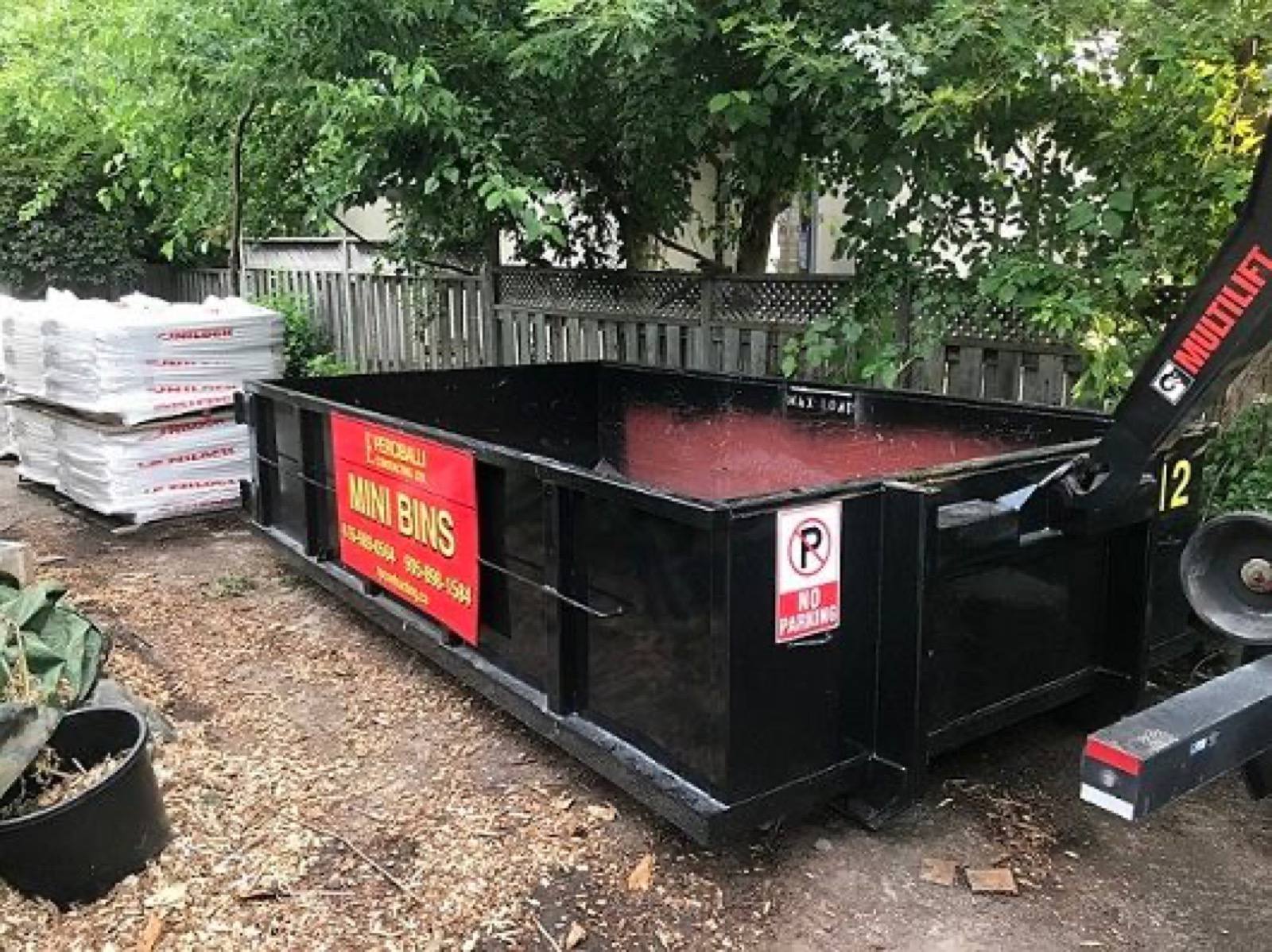side view of a black colour dust bin